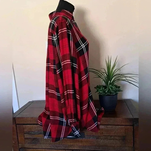 Chaps Ladies Red Plaid Shirt Medium Blouse Lightweight Red Black White Tunic - Picture 4 of 14